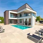 La Vie With Private Pool Garica