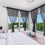 فيلة La Vie With Private Pool Garica