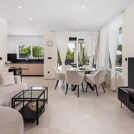 La Vie With Private Pool