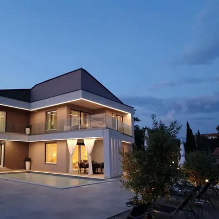 Villa La Vie With Private Pool Garica