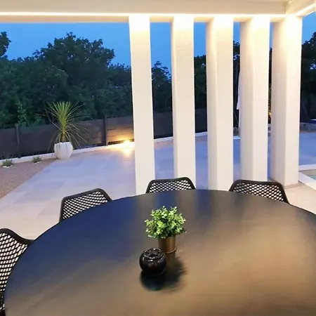 La Vie With Private Pool Garica