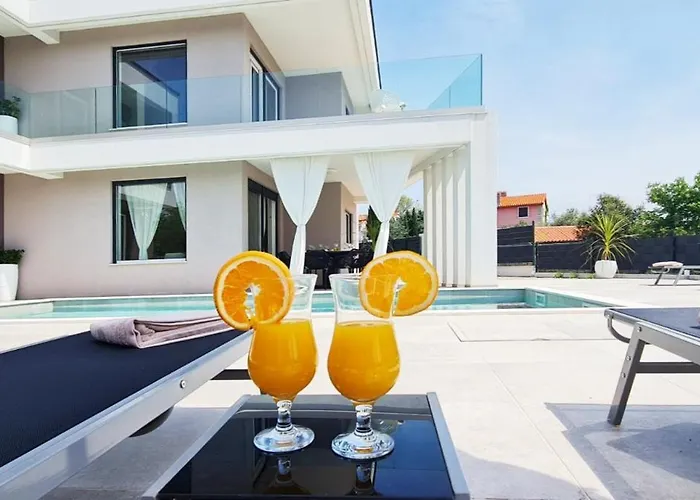 La Vie With Private Pool