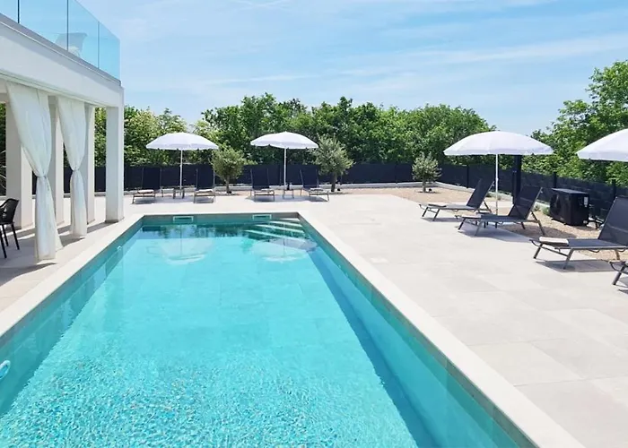 Вилла La Vie With Private Pool