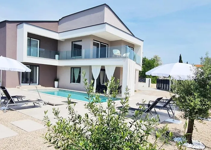 La Vie With Private Pool Вилла