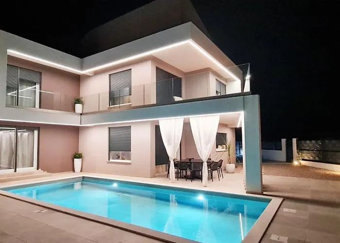 La Vie With Private Pool Villa Garica