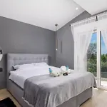 La Vie With Private Pool Villa