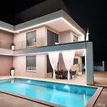 La Vie With Private Pool Villa Garica