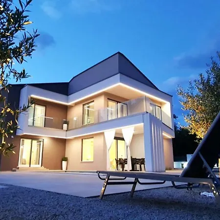فيلة La Vie With Private Pool Garica