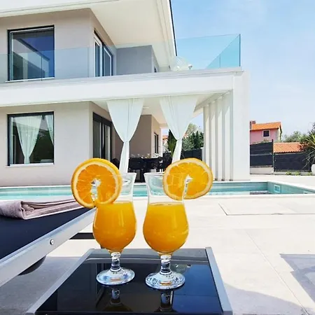 La Vie With Private Pool