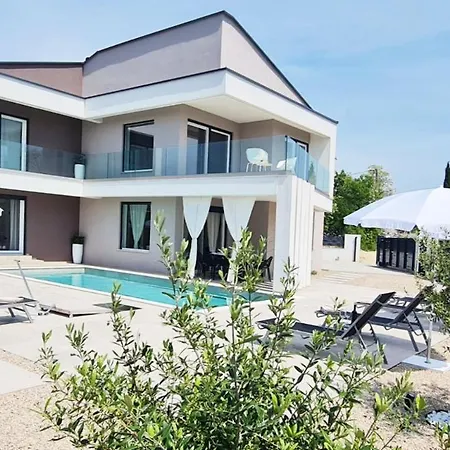 La Vie With Private Pool فيلة