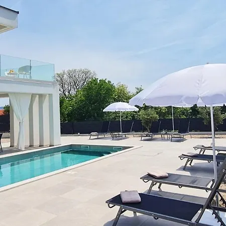 La Vie With Private Pool فيلة *