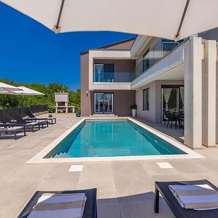 La Vie With Private Pool Garica