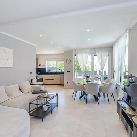 La Vie With Private Pool فيلة *
