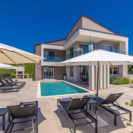 La Vie With Private Pool فيلة *