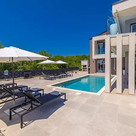 ヴィラ La Vie With Private Pool *