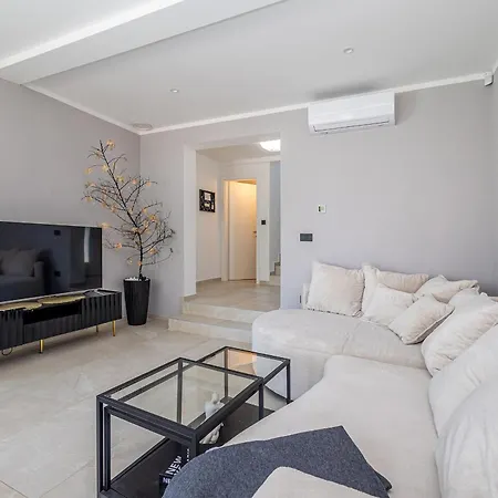 La Vie With Private Pool Garica