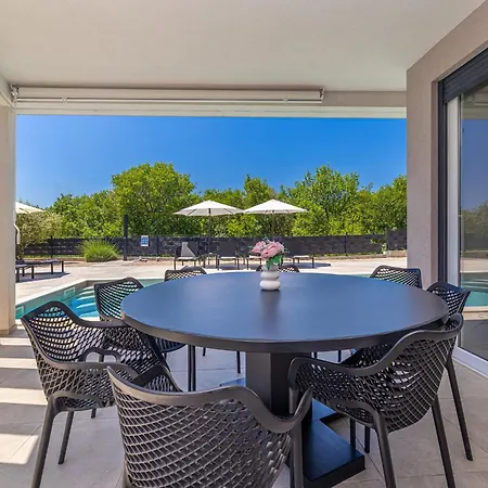 La Vie With Private Pool Garica
