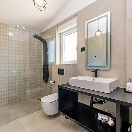 La Vie With Private Pool