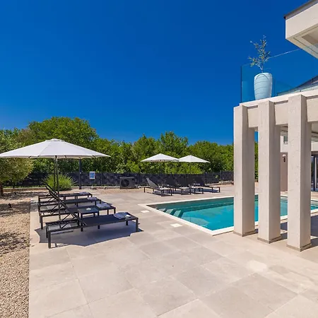 La Vie With Private Pool
