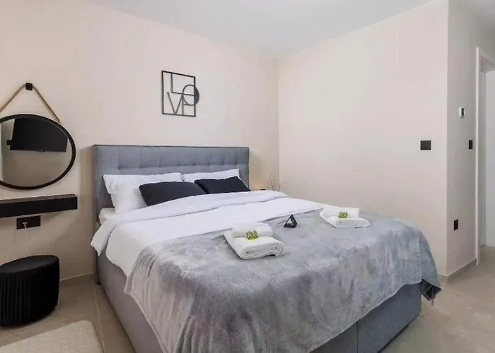 La Vie With Private Pool