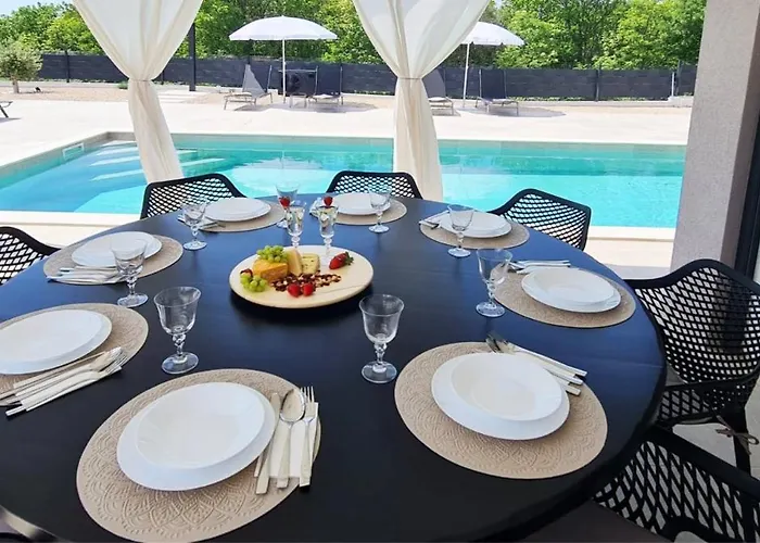 La Vie With Private Pool * Garica